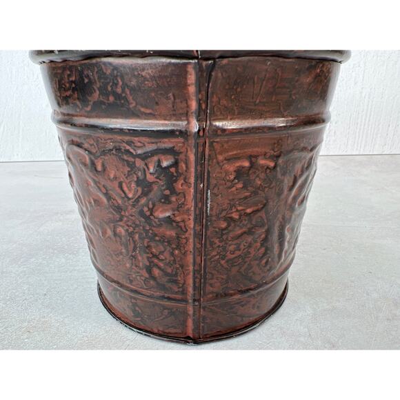 Tin Planter/ Bucket 41/2 inches tall and 5 inches‎ wide. - Picture 3 of 9